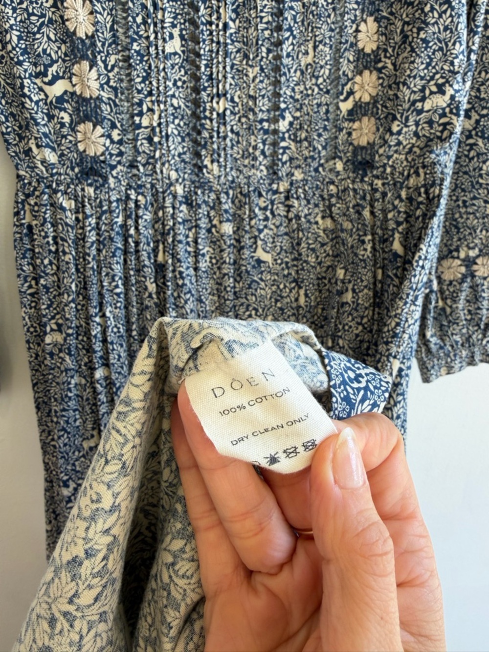 Doen ‘Nova’ Blue Floral Pintuck Midi Dress in Prancing Fawn Print - Picture 3 of 7